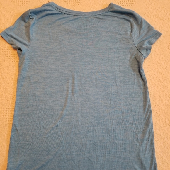 Old Navy Activewear tshirt - Picture 3 of 4
